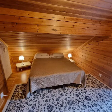 Revontulen Tupa Ferienhaus *