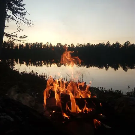 Revontulen Tupa Ferienhaus *